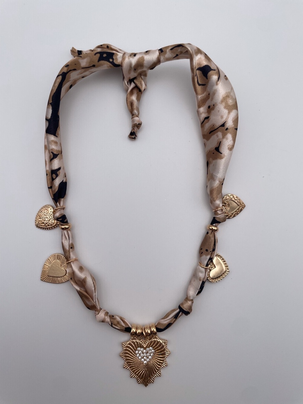 Gold Heart Pendant Scarf Necklace - Beige & Black - Picture 2 of 12